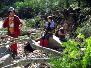 �H���͍ς�ŁA����z��